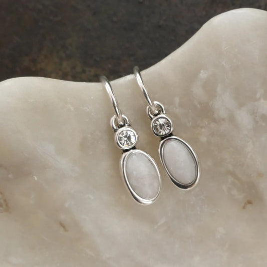 A&C Oslo - Hängande örhängen med vit sten, S